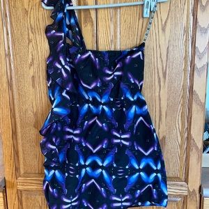 Beautiful one shoulder Volcom dress size M/12 🥰🥰